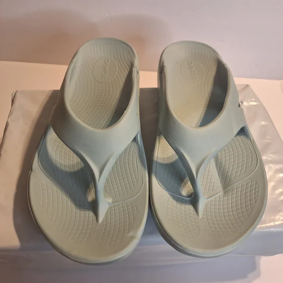 OOFOS Blue Flip Flops Thong Women's Sandals. Size 10 - Picture 2 of 11